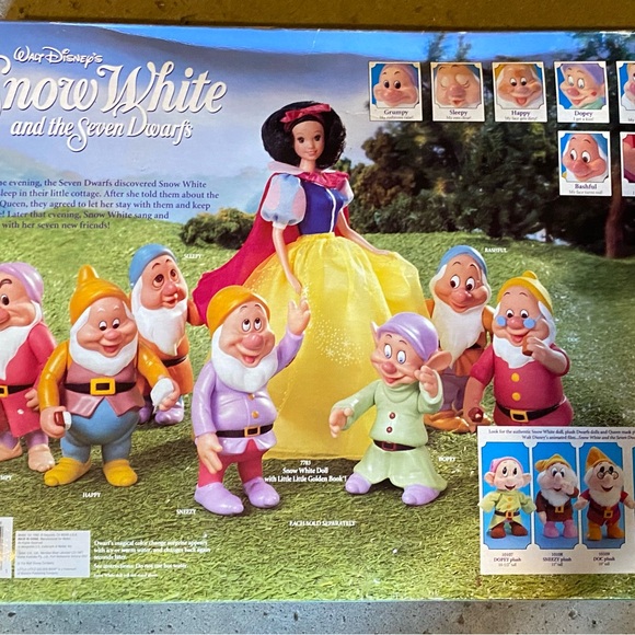 Mattel Snow White and the Seven Dwarfs Action Figures Set - Picture 5 of 5